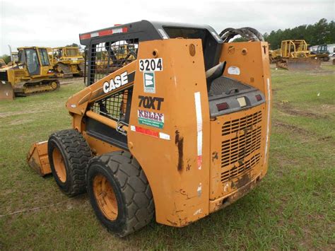 70's transmission in skid steer|Case 70XT skid steer loader: Specifications and technical data.